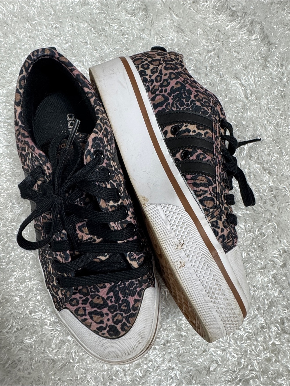 Adidas nizza leopard print sneakers women’s 9